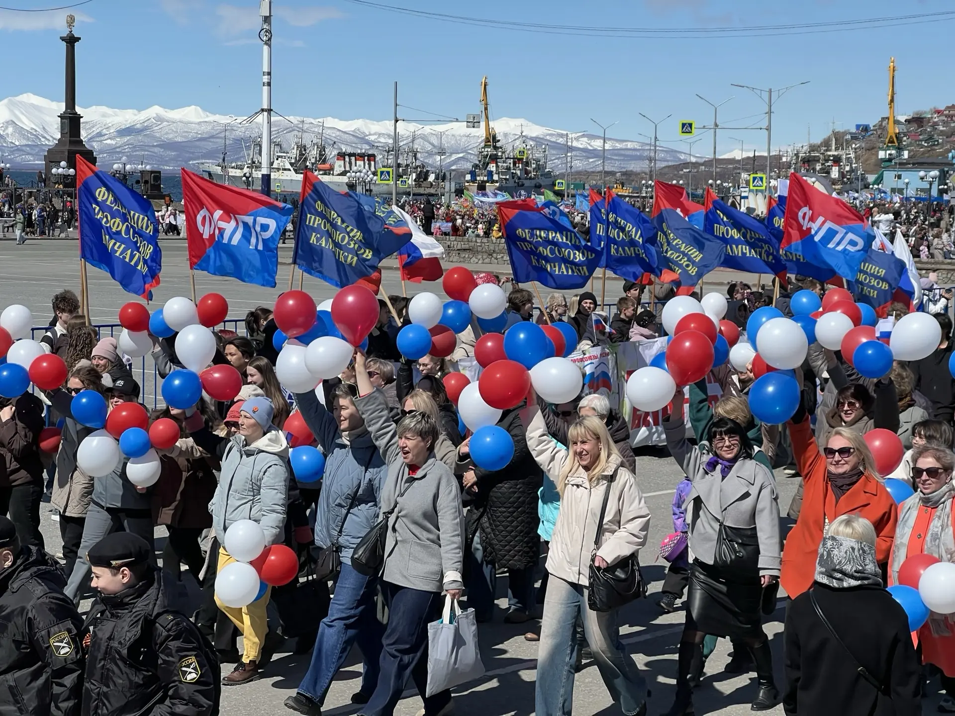Камчатка отмечает Первомай!  С удовольствием присоединился к колонне праздничной демонстрации вместе