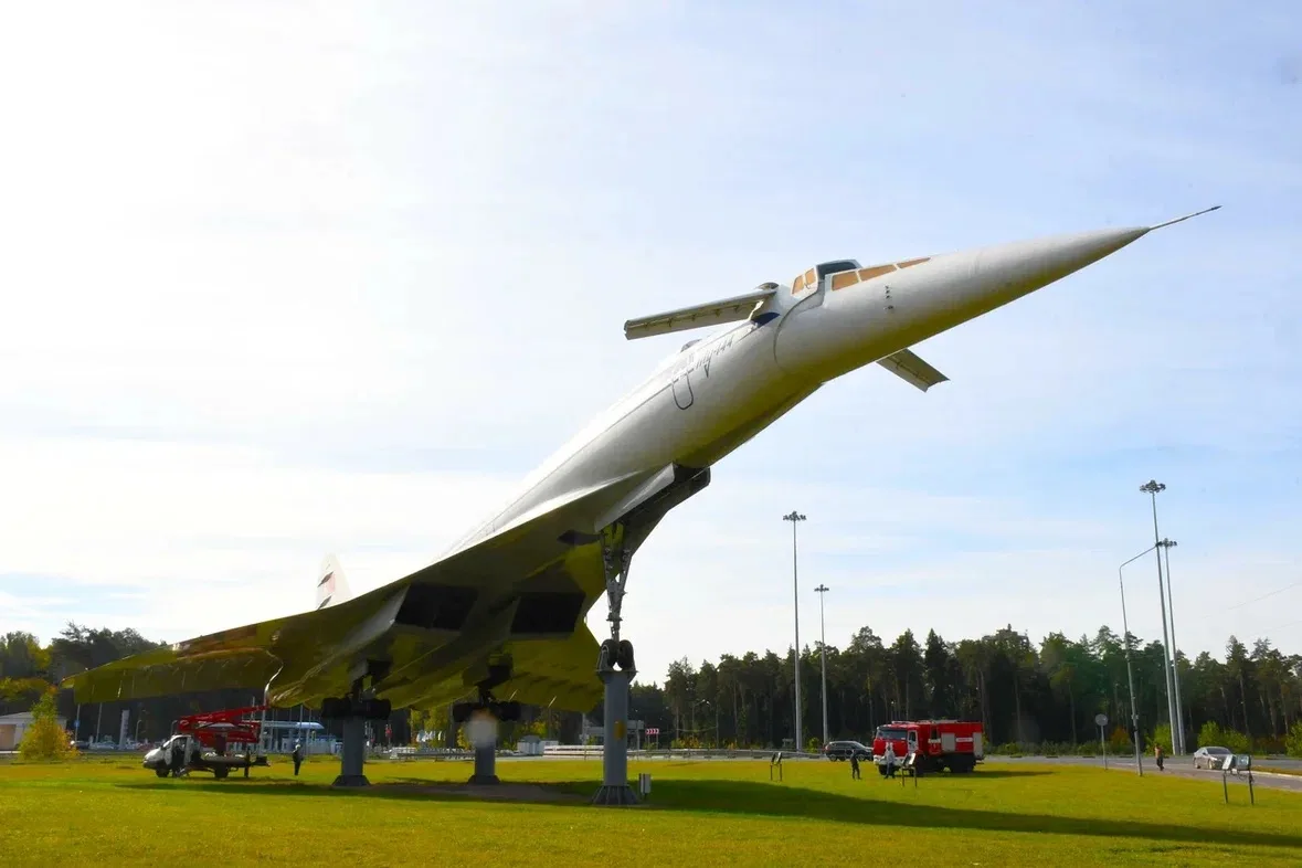 Сегодня носовую часть Ту-144 перевели в зимний режим