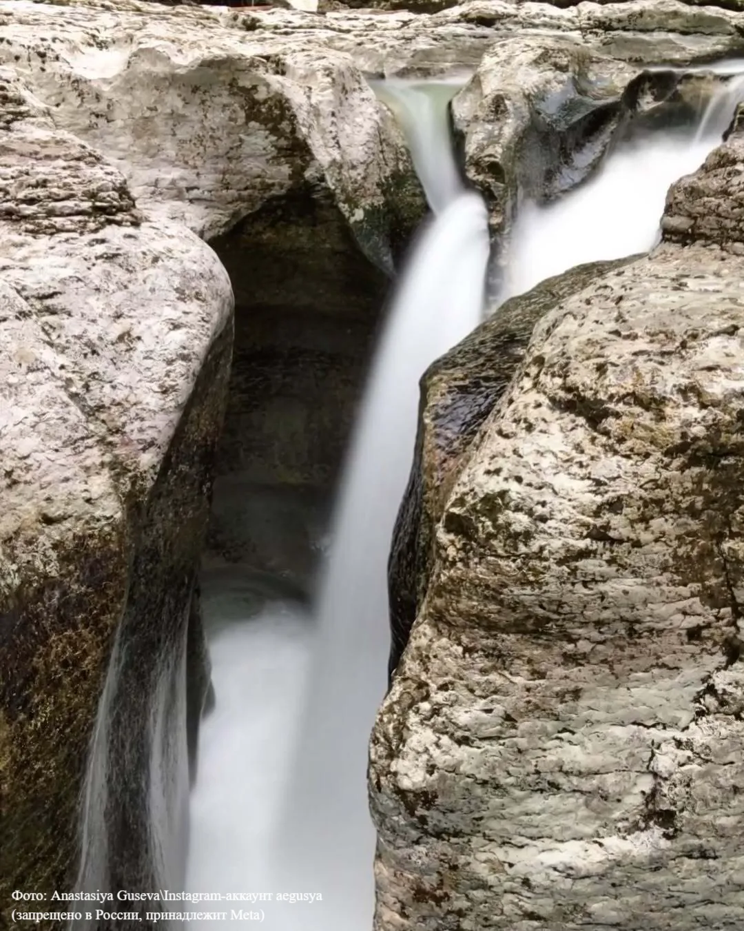🏞 Навалишенское ущелье 

Красиво здесь в любое время года. Миллионы лет река Хоста прокладывала себ