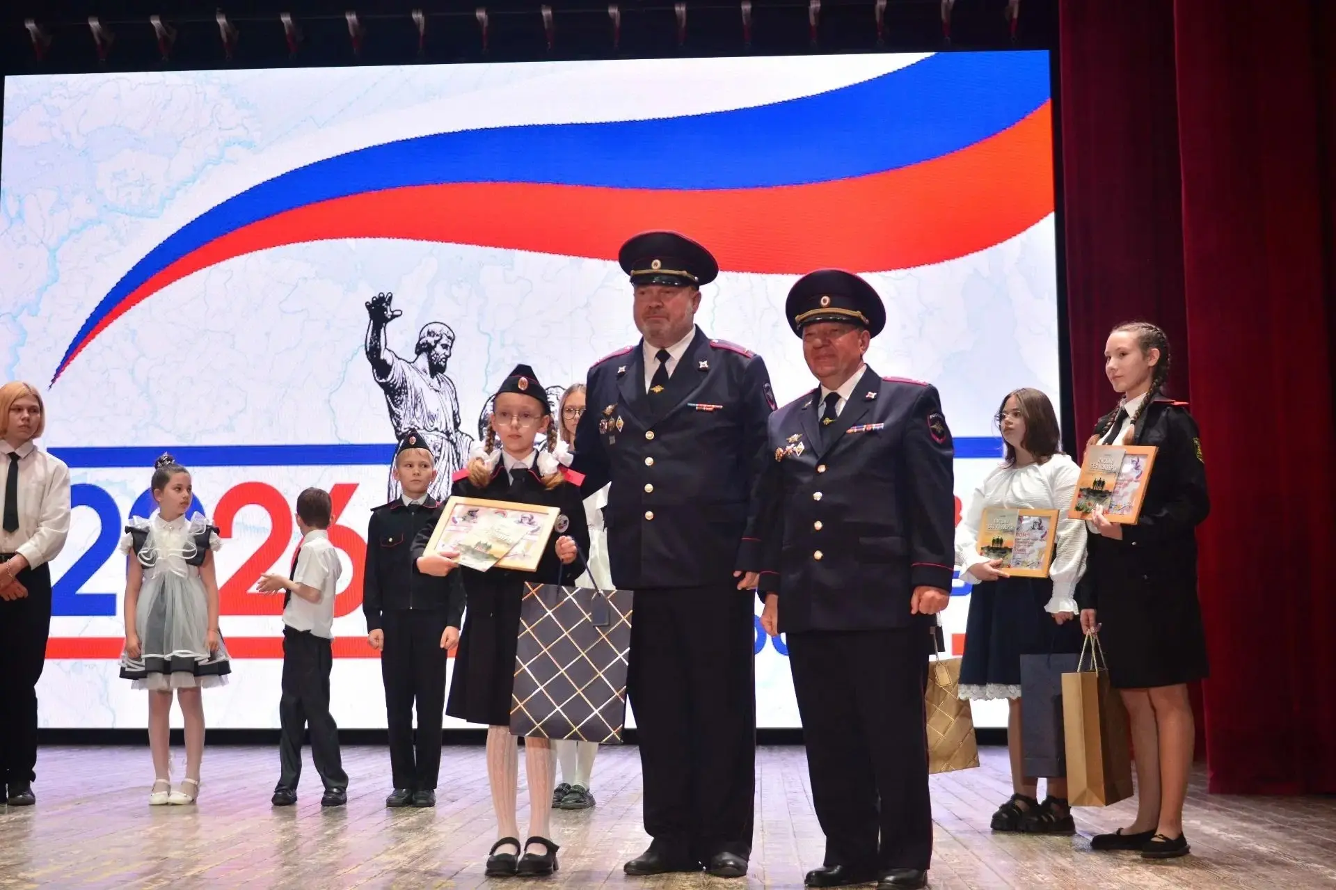 📝💌 «Письмо без конверта»: юные поэты Славянского района получили награды из рук ветеранов и матерей 