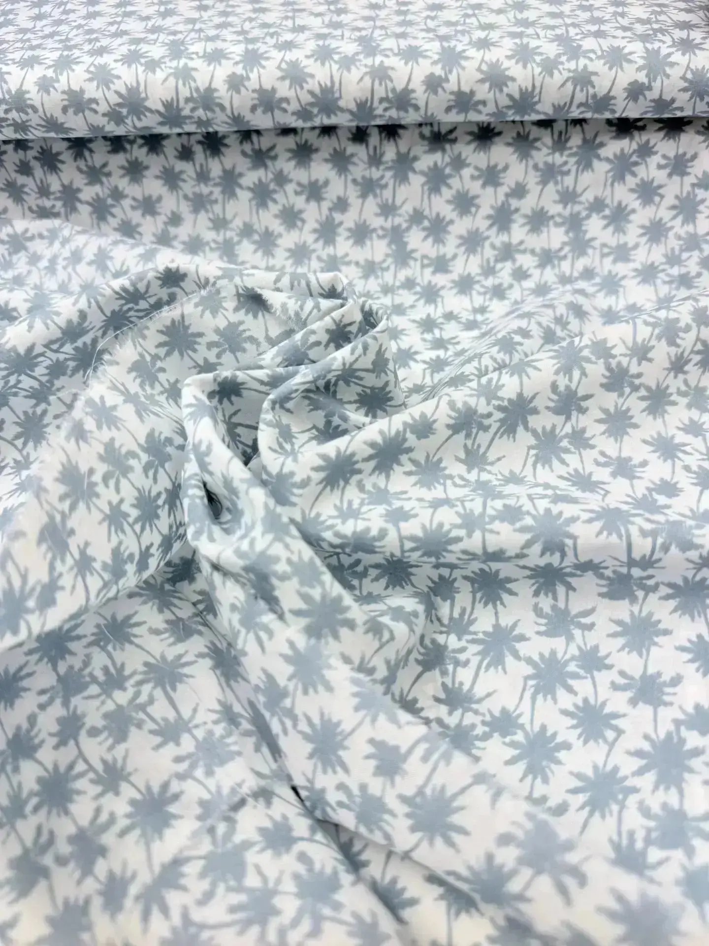 💙🤍💙
Батист Сорочечный "Loro Piana " 
Aрт: NV0065
Состав: 100%- хлопок.
Ширина :145см.
Стоимость; 