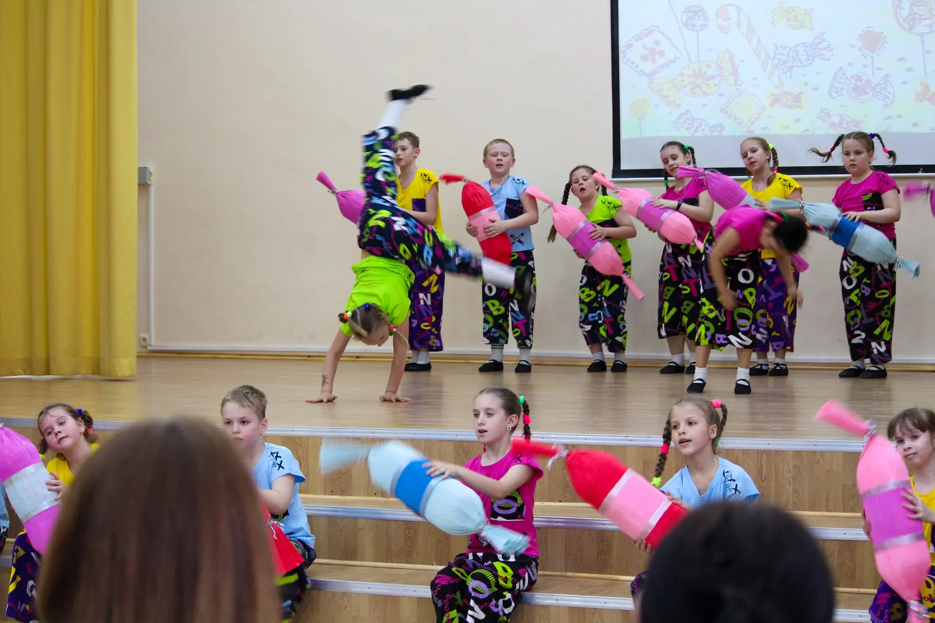 ЕЖЕГОДНЫЙ ПРАЗДНИК ТАНЦА 💃✨  В нашей школе состоялся ежегодный отчётный концерт танцевального кружка