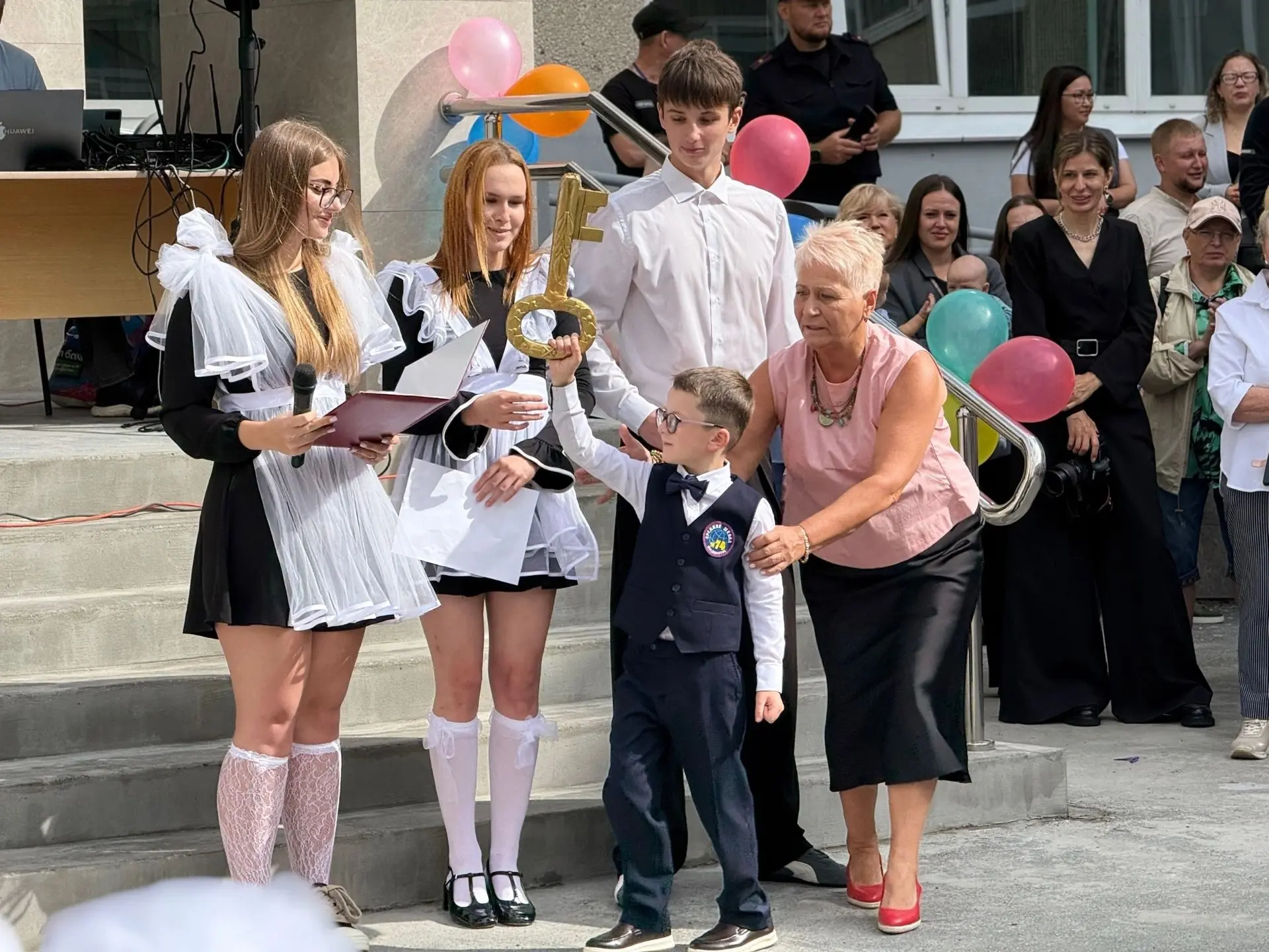 🏫В нашей школе сегодня прошла ежегодная линейка ко Дню знаний. Традиционно под гимн со...