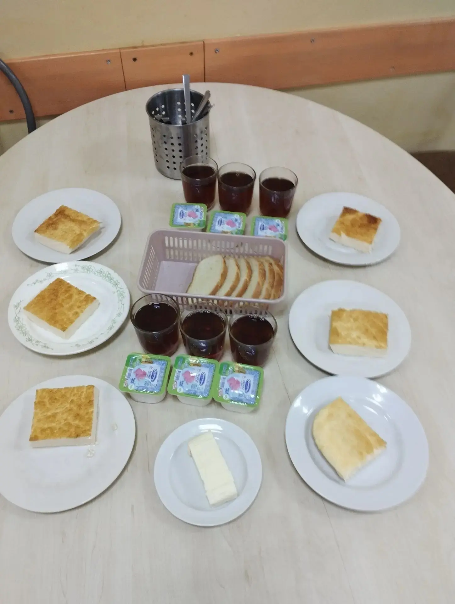 ☕ДЕЖУРНЫЙ ПО СТОЛОВОЙ☕

На связи рубрика "Дежурный по столовой" в летнем пришкольном лагере. Сегодня