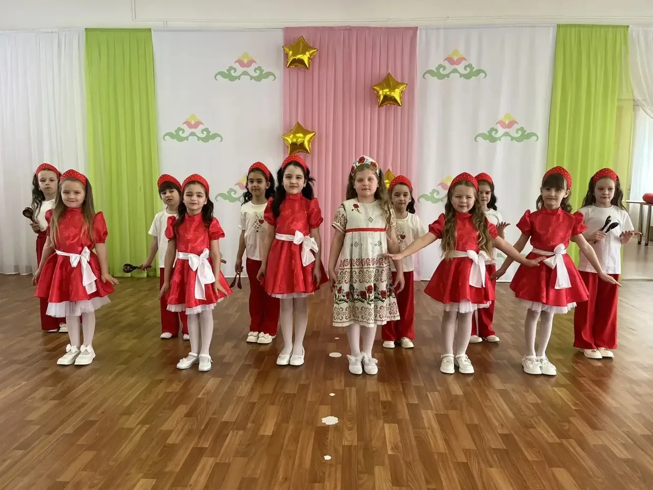🌟Фестиваль детского творчества вновь готовится сорвать овации, но пока самое интересное - отборочны