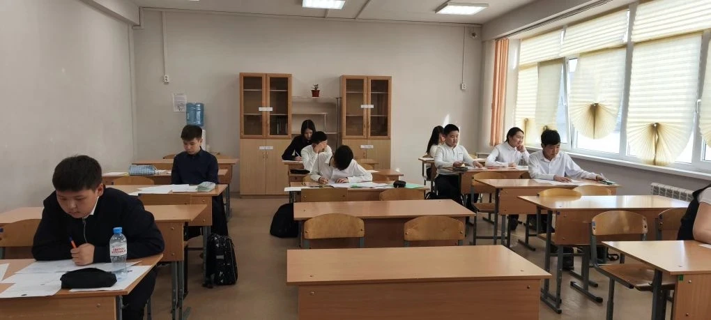 🏫В минувшую пятницу в нашей школе царила особая атмосфера — воздух был буквально пропитан азартом, и