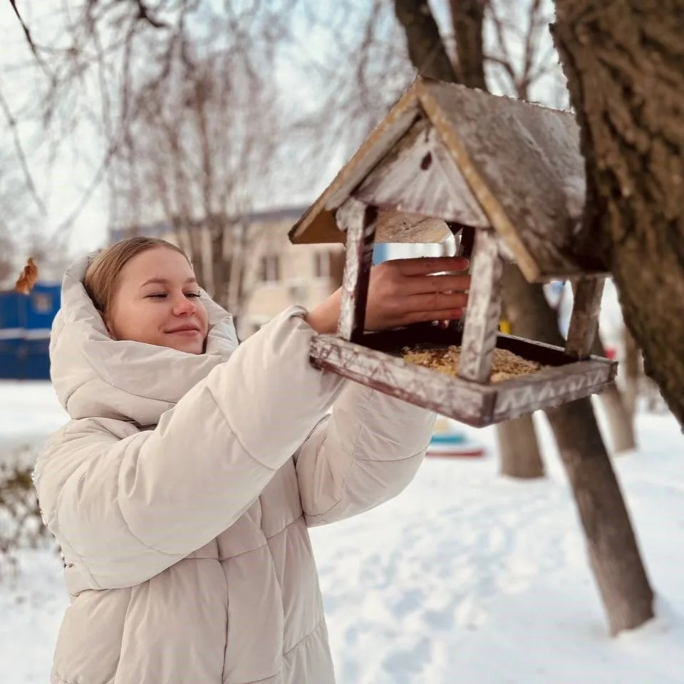 Биология — это не скучно!   Наши девочки сделали доброе дело и, несмотря на холод и красные щёки, вы