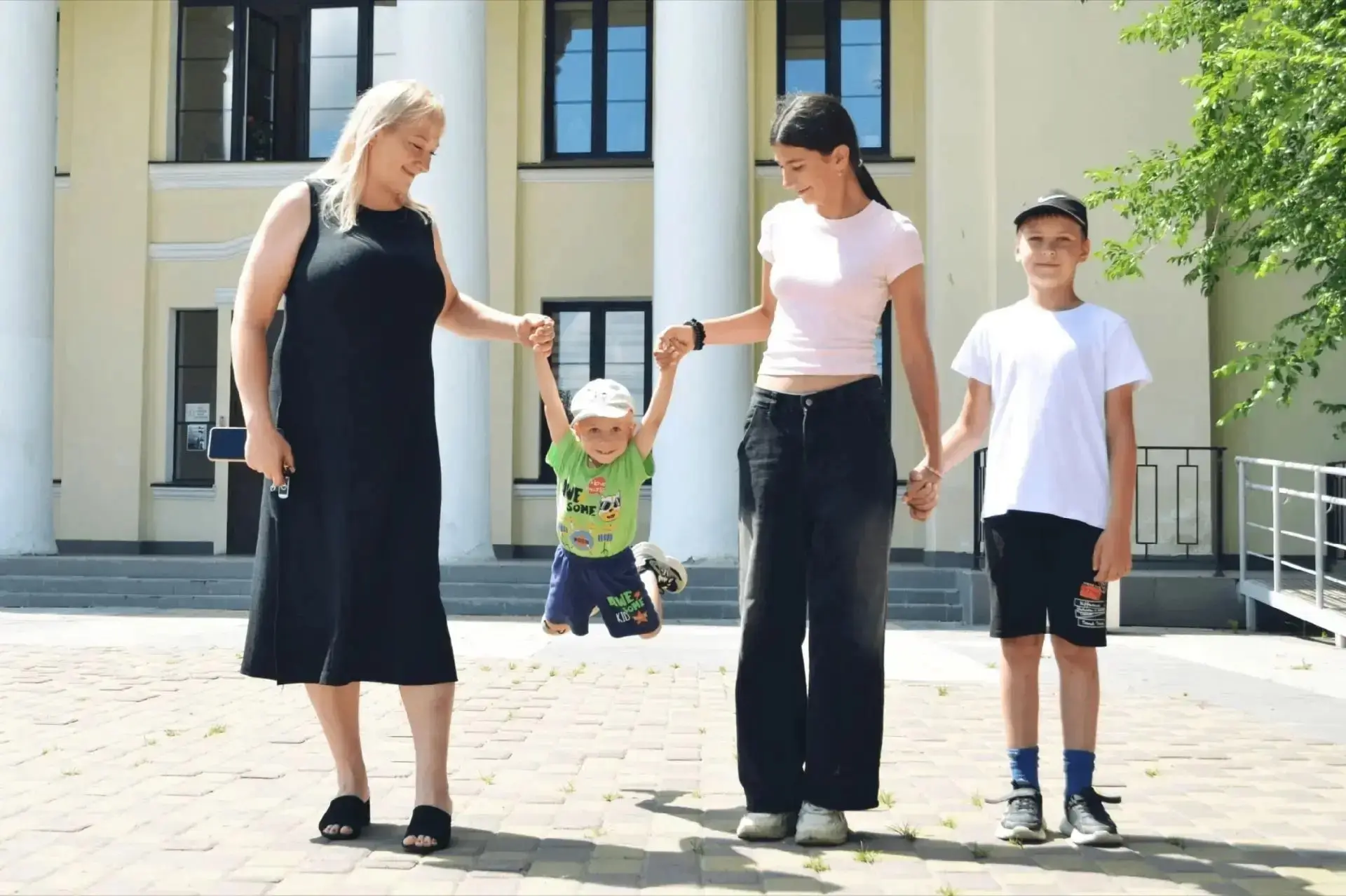 👩‍❤️‍👨 Более тысячи южноуральских семей в 2026 году получили областной материнский ка...