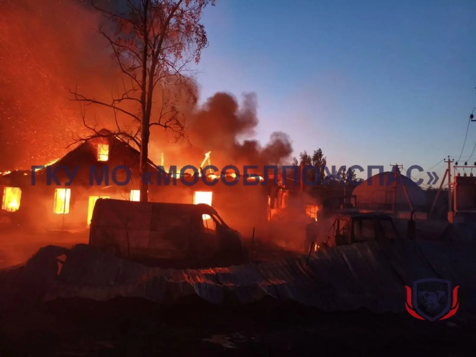 🔥 Огнеборцы ликвидировали крупный пожар на складе в Дмитровском округе ⬇️  📲 Вчера в селе Белый Раст