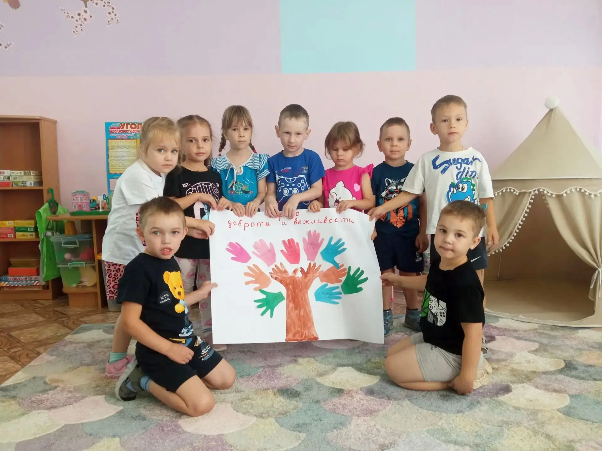 О вежливости, доброте и взаимопомощи беседовали сегодня наши дошколята.