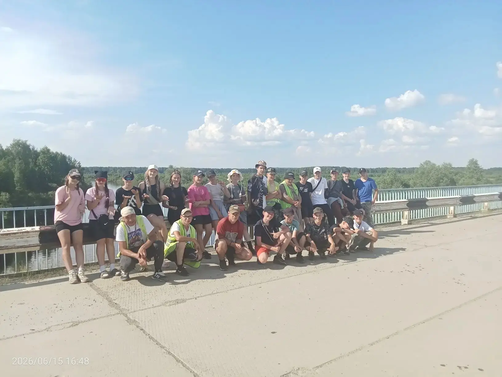 Вести с велосипедного похода 🚲

Сегодняшний маршрут команды пролёг через Изюкскую переправу через И