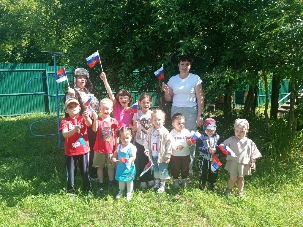 12 июня в нaшей стрaне отмечaется День России. 🇷🇺
Это прaздник свободы, мирa и добрa. Он символизи