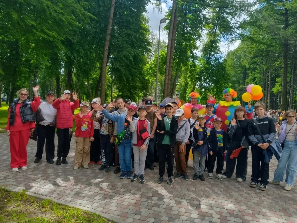 В День защиты детей в парке " Берёзовая роща" прошло масштабное мероприятие. Праздник был организова