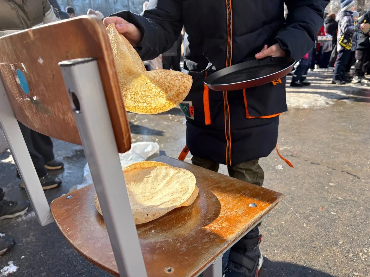 🧁🥞🎉 В МОУ СШ № 5 прошёл праздник Широкой Масленицы! 🥞🧁  Мы весело провели время: участвовали в конку