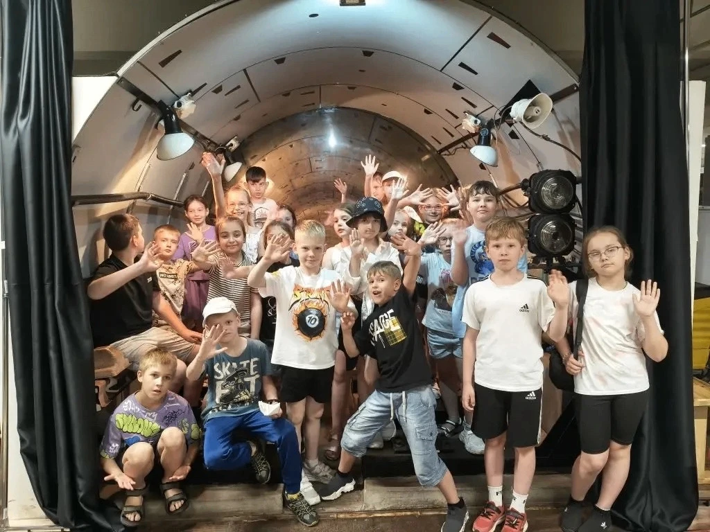 ПЕРВООТКРЫВАТЕЛИ ЛЕТА ☀ ДЕНЬ ДВЕНАДЦАТЫЙ

МИССИЯ «БУДЬ С РОССИЕЙ!» 🇷🇺

Сегодня в нашем школьном ла