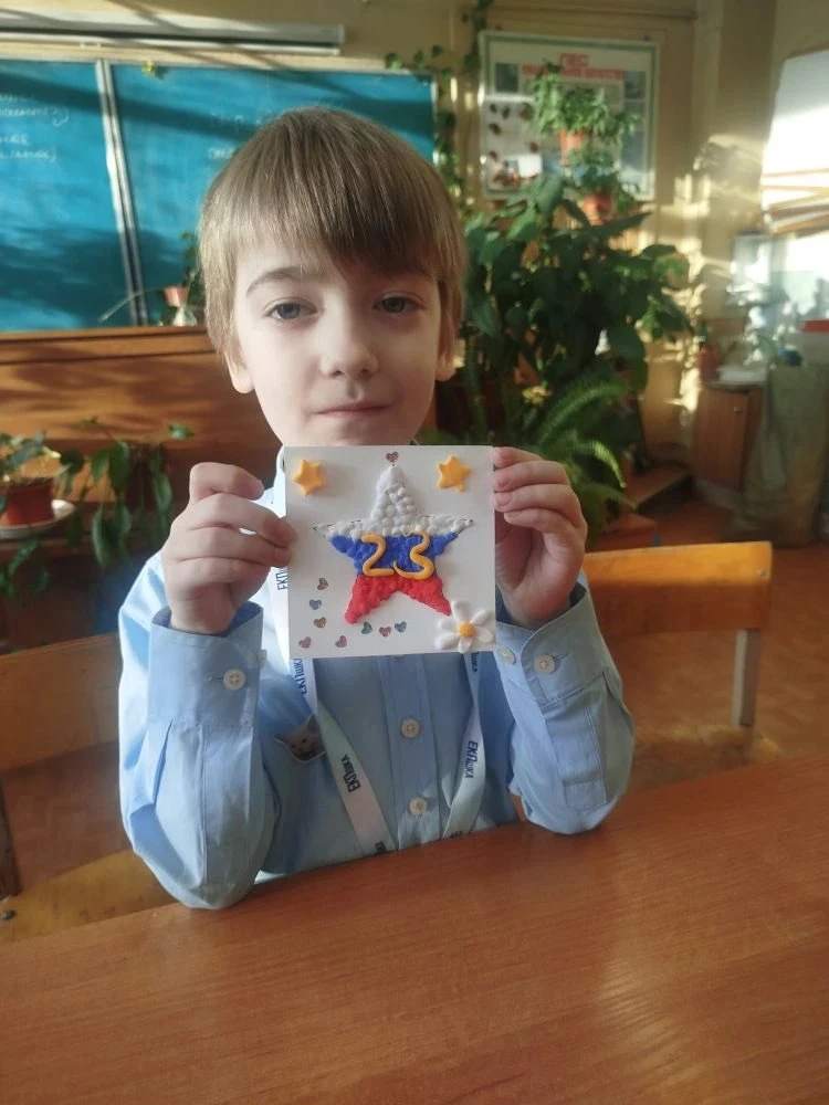 Ребята из кружка "Лепка из полимерной глины" подготовили открытки ко Дню защитника Отечества