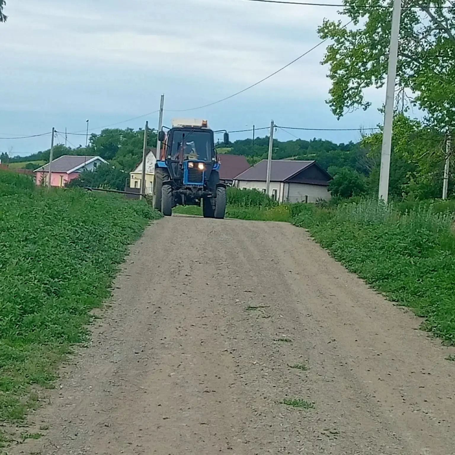 Сегодня в населенных пунктах Песчанка, Александровка и Старая Ивановка выполнили обкос обочин внутри