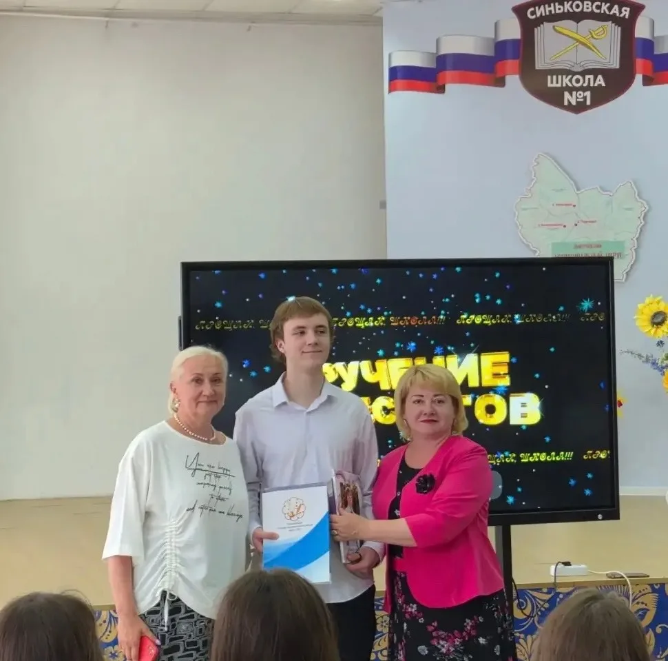 🧑‍🎓Вручение аттестатов о среднем общем образовании: строго, с выдержкой, по-настоящему торжественн