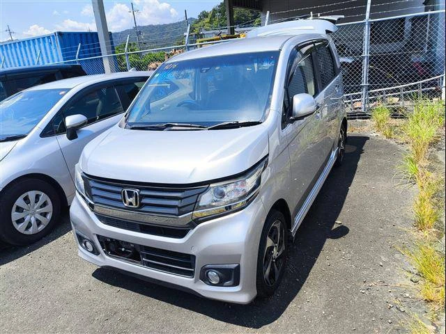 Получили живые фото выкупленного лота из порта Японии 🛥🇯🇵

Если устал искать нормальный автомобил