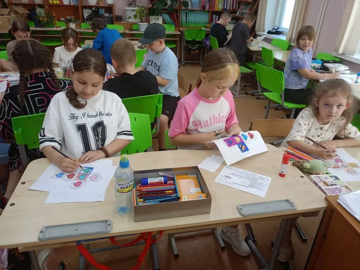 🪟🎨Участники «Летней мозаики» приняли участие в акции «Окна России». Проявив выдумку и творческий к