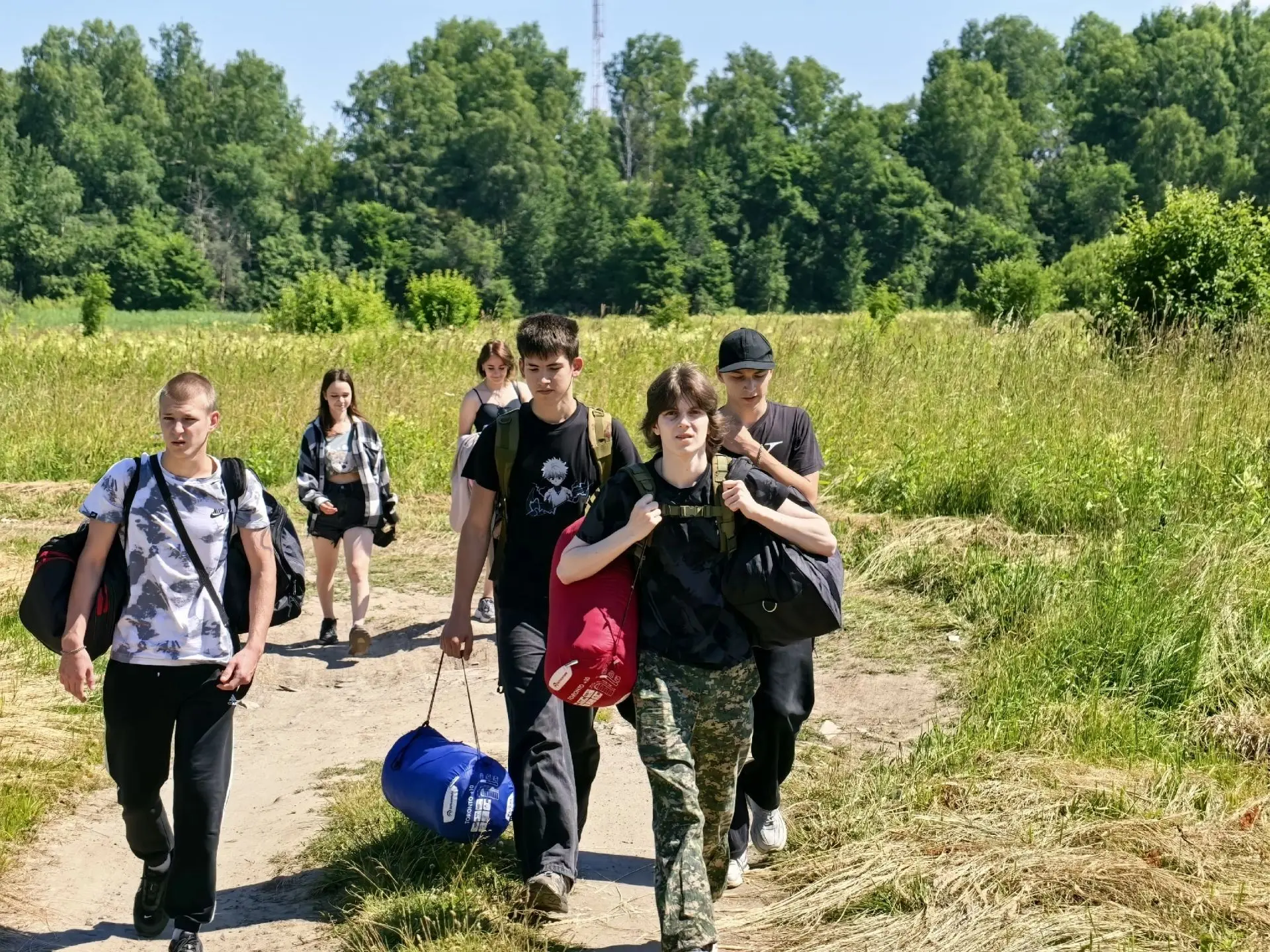 🏕️ Именно сейчас прибывают участники ежегодного молодёжного патриотического слёта «Форум Z», которы
