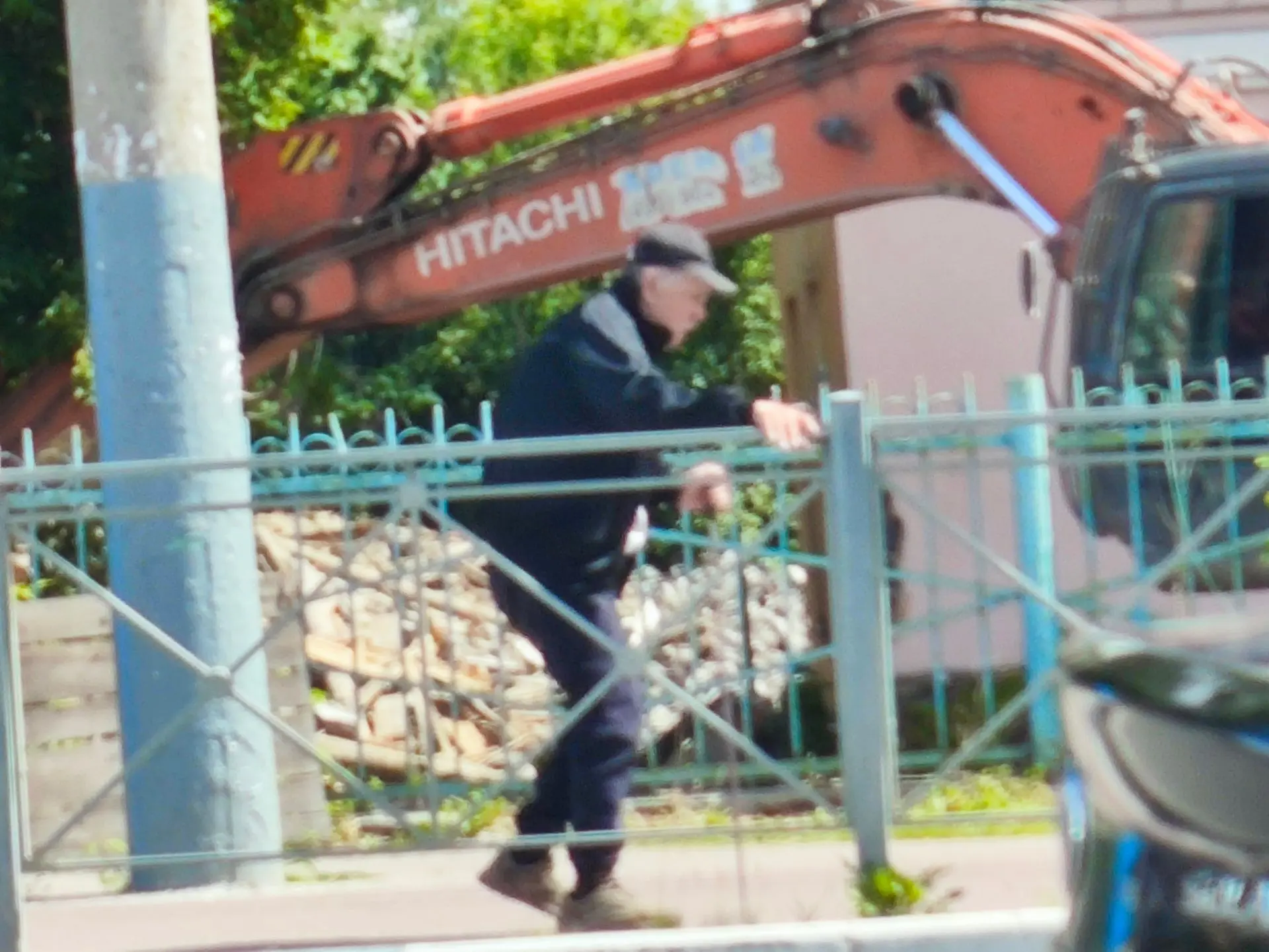 В центре Брянска предприниматель Куров из известного бизнес-клана продолжает методично сносить истор