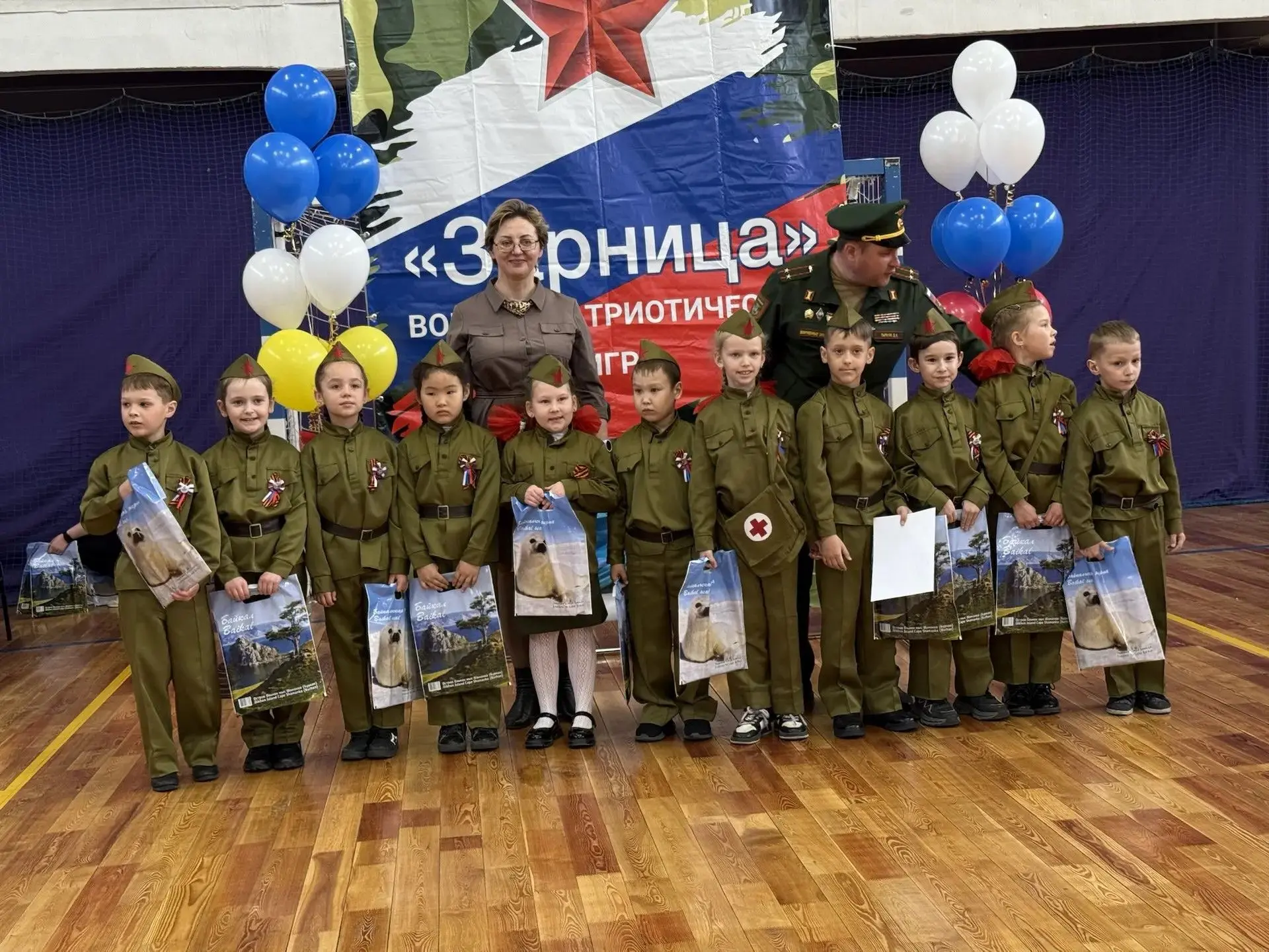 «Минное поле», госпиталь и викторина о войне – 90 детей из Улан-Удэ сыграли в «Зарницу»   В спортзал