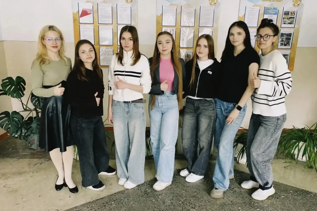 Привет, друзья! ✨  У нас потрясающие новости — медиацентр нашего колледжа «Студент говорит» под руко
