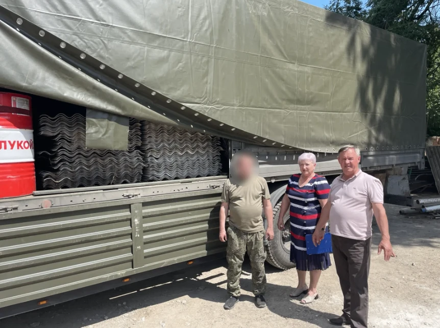 Администрация Благодарненского муниципального округа передала строительные материалы участникам спец