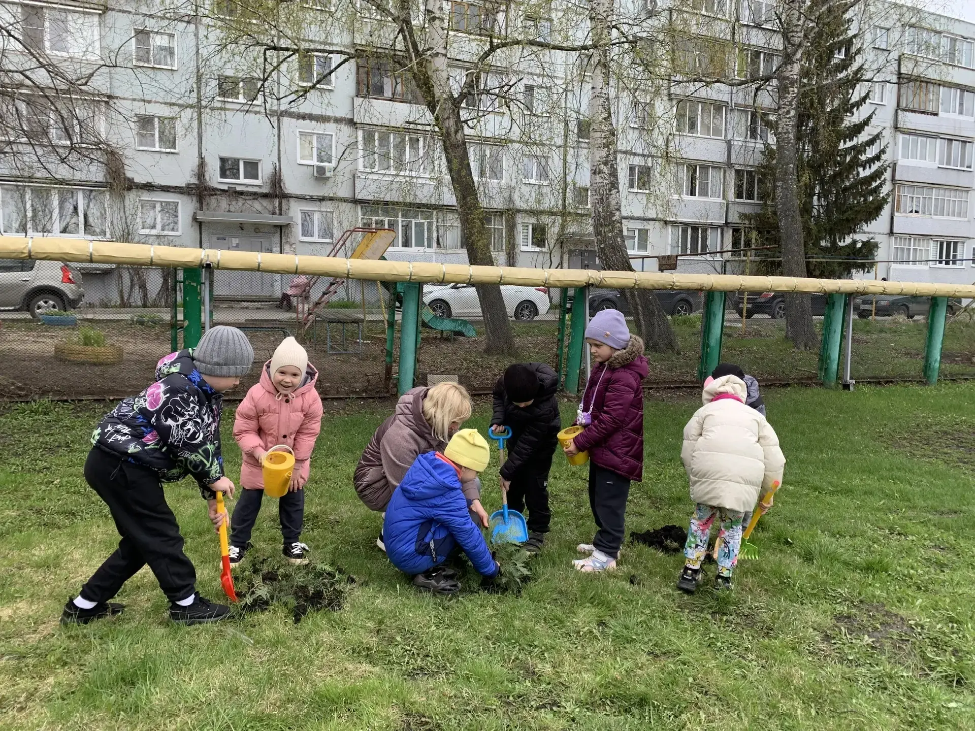 Делаем город чище и красивее!
Коллектив и воспитанники  филиала №2 «Пчёлка» МБДОУ детского сада №123