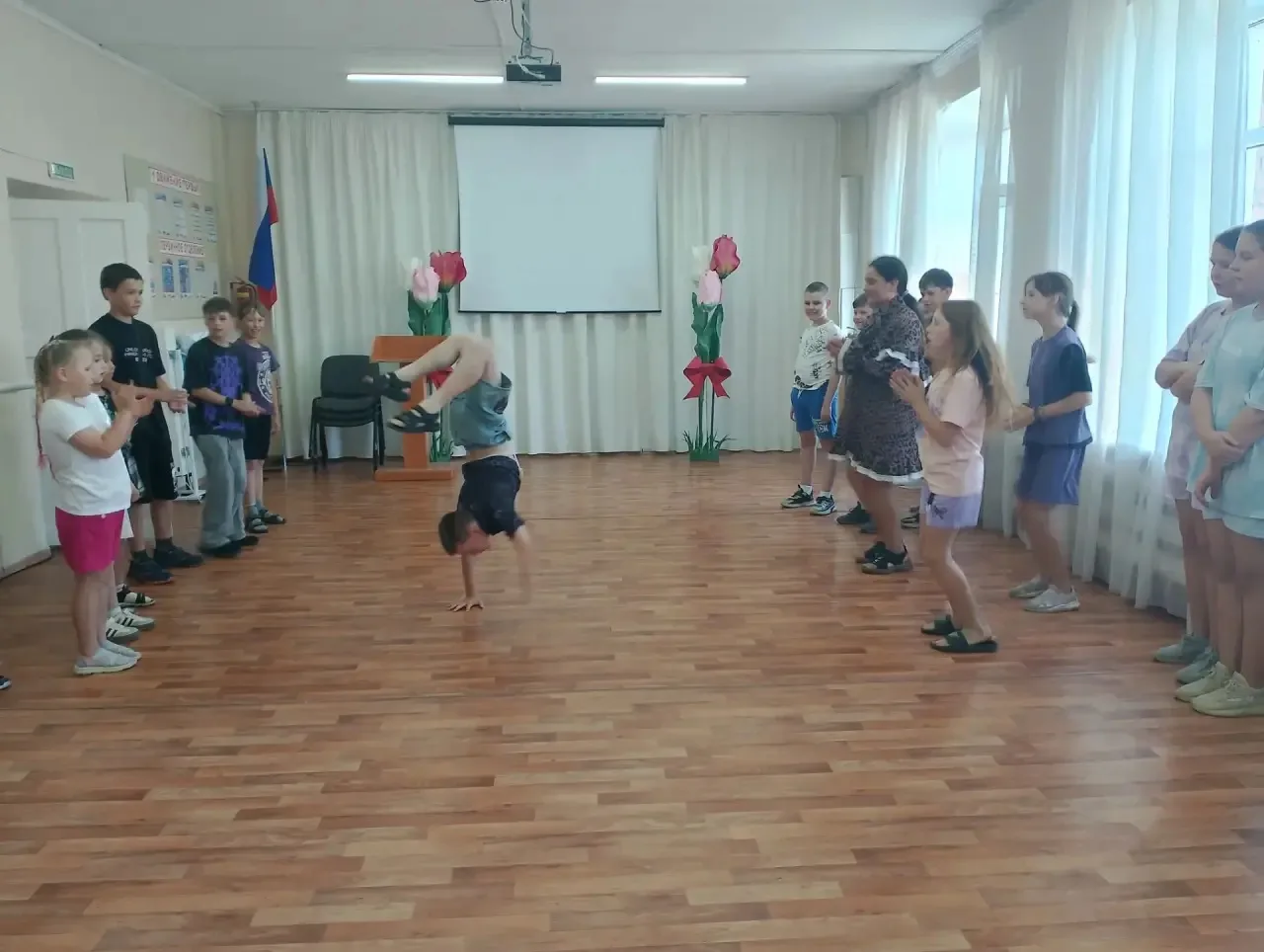 15.06 день начался с танцевального марафона, который подготовили наши вожатые.  Все старались танцев