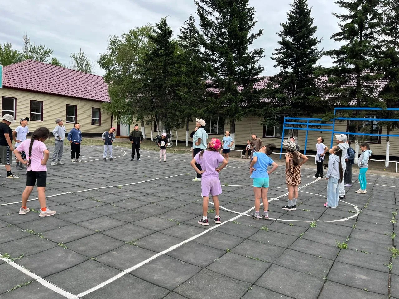 День народных традиций: «Корни наши – в веках» 
В лагере «Малышок» с дневным пребыванием детей в шко
