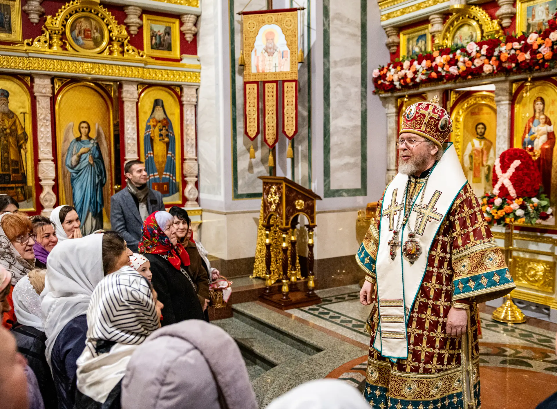 ✨ Митрополит Тихон возглавил Пасхальное богослужение в кафедральном соборе Симферополя  В ночь с 11 