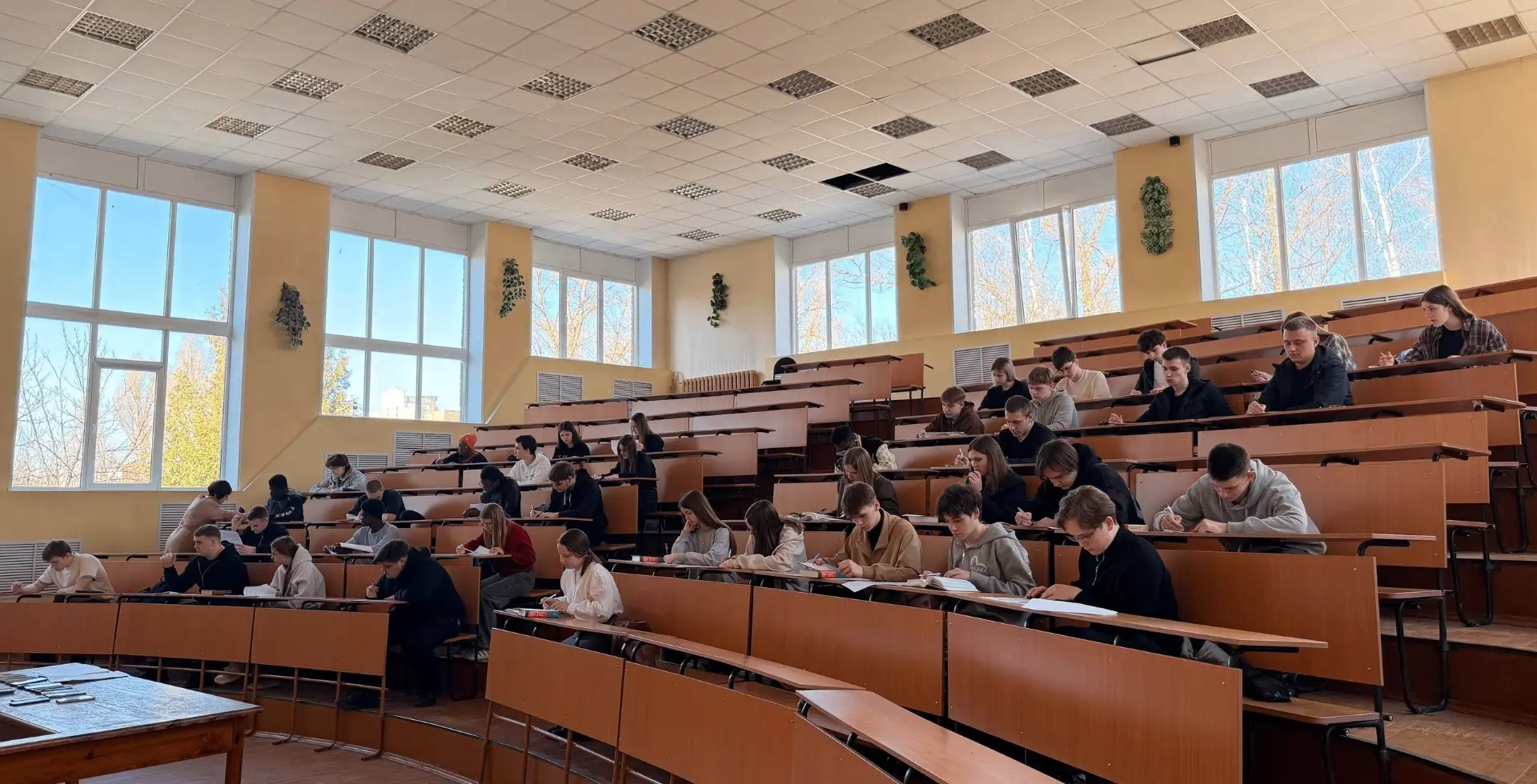 На базе кафедры русского и иностранных языков БГИТУ состоялась региональная Олимпиада по иностранным