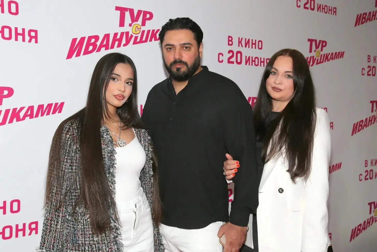 16-летняя дочь солиста группы «Корни» Александра Бердникова выходит замуж

Свадьба Миланы запланиров