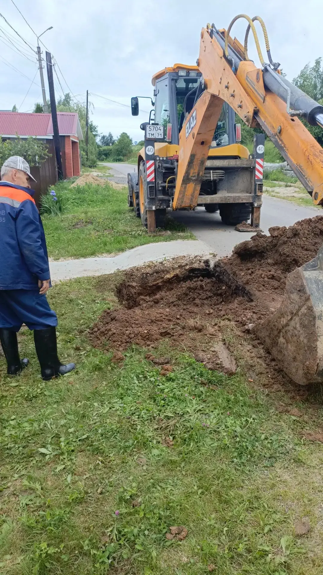Ремонтные работы на водопроводной сети п. Дубна ул. Октябрьская