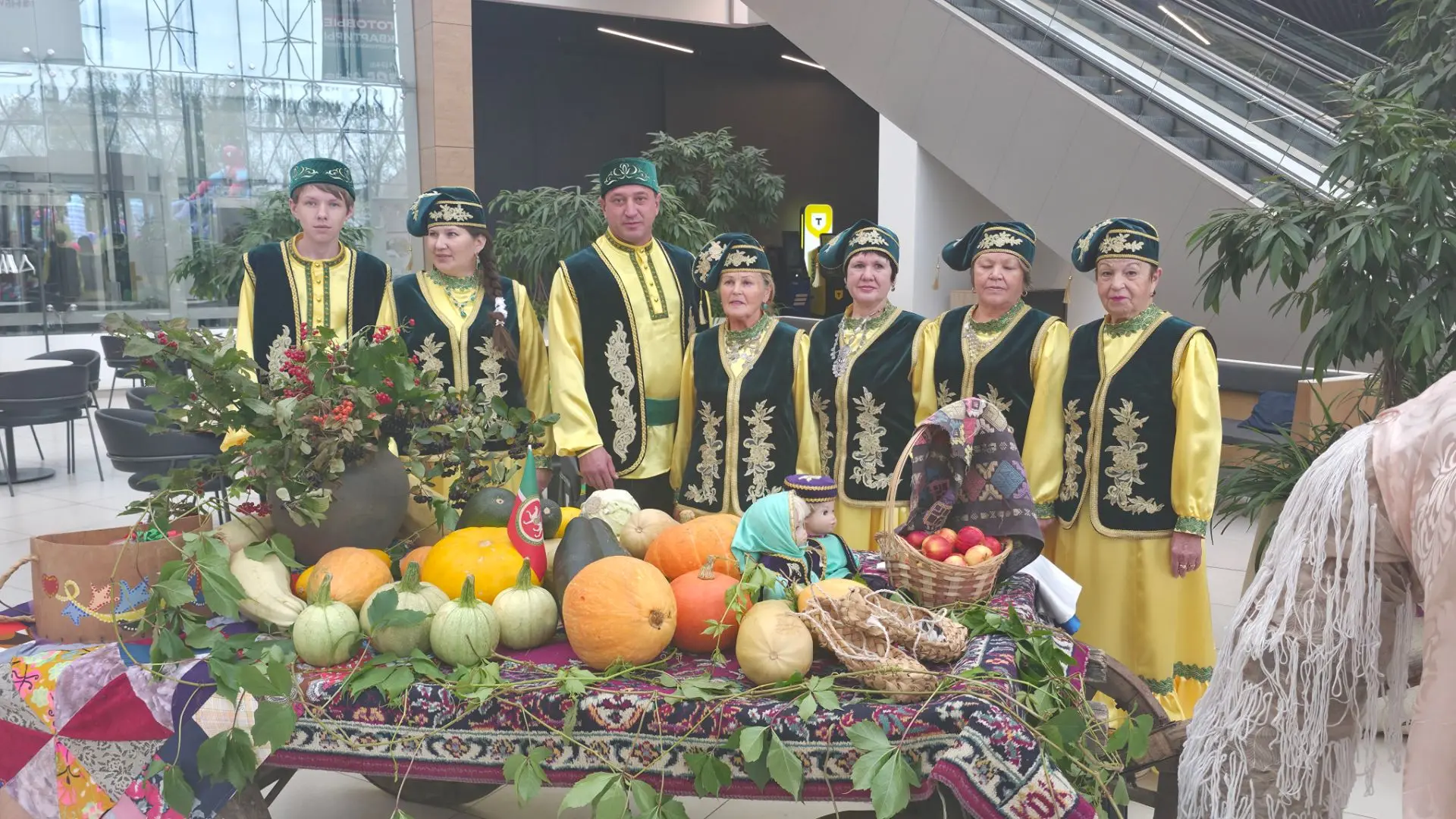 В Екатеринбурге стартует фестиваль татарской культуры. В огромное здание Weermola сьезж...