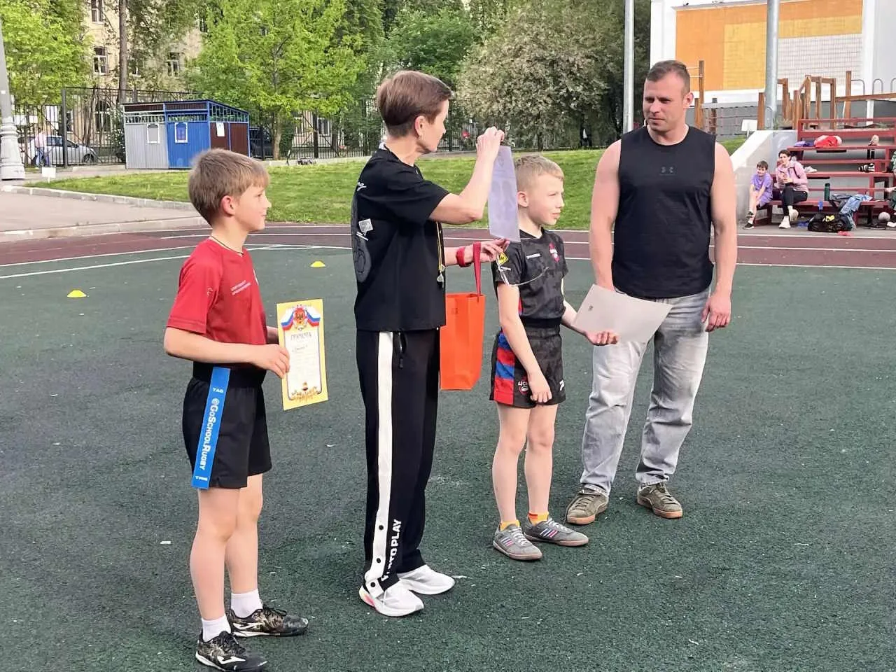 🏉 Не игра, а настоящий праздник спорта!  В гостях у наших тэг-регбистов побывала команда «Движение В