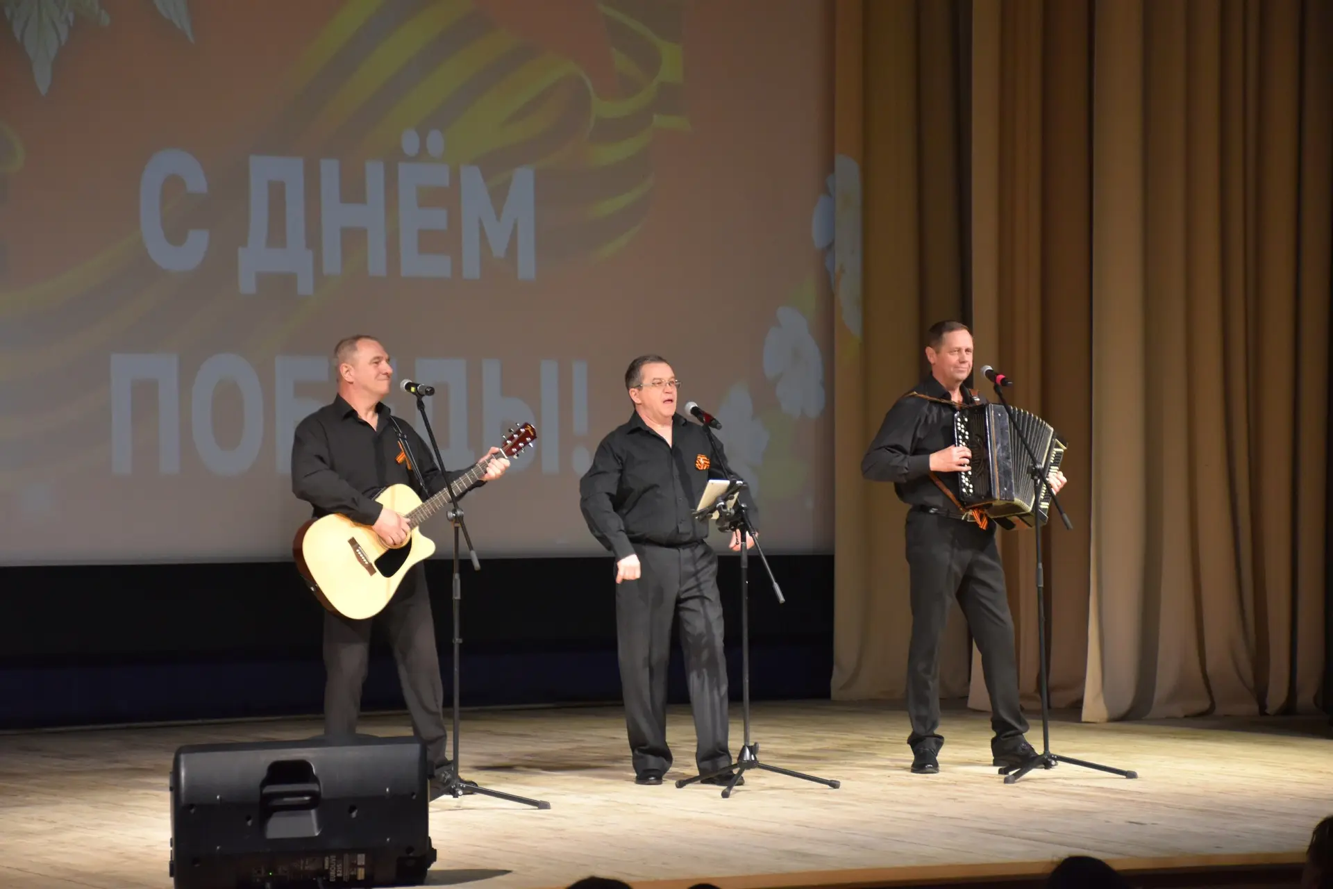 🎖 «И ПОМНИТ МИР СПАСЕННЫЙ»: ПРАЗДНИЧНЫЙ КОНЦЕРТ КО ДНЮ ПОБЕДЫ 🎖 9 мая в большом зале ДК «13 Октябрь»