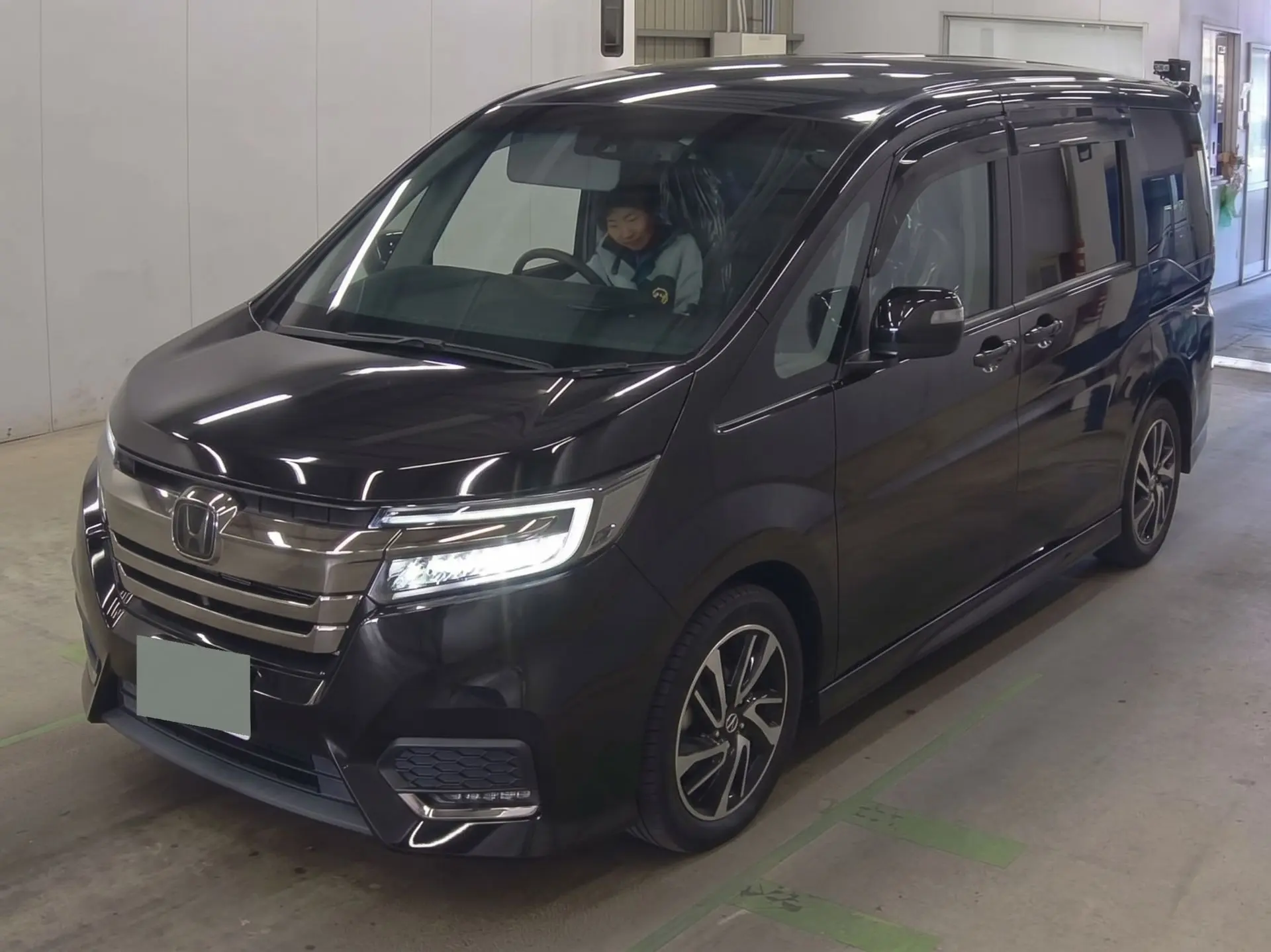 🚗 Шикарный Honda Stepwgn Spada из Японии!