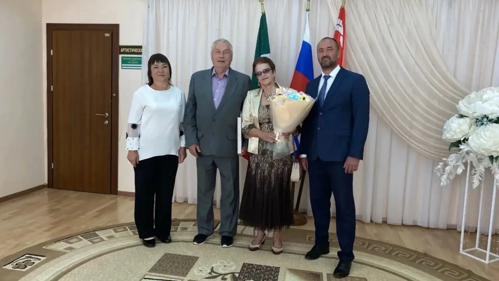 💍✨50 лет любви и верности: в Тетюшах отметили золотую свадьбу семьи Филипповых!

🏆 Жители города Т