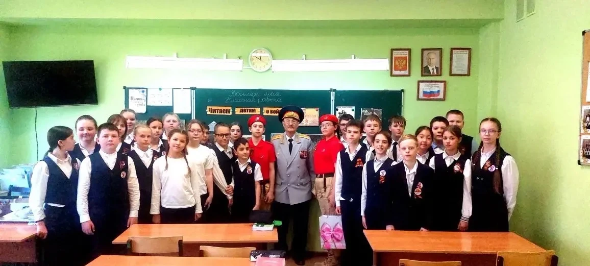 🇷🇺 ВСТРЕЧА С ГЕНЕРАЛ-ЛЕЙТЕНАНТОМ АНАТОЛИЕМ ШАПОВАЛОВЫМ В #ШКОЛА49 🎖️📖  8 мая 2026 года в нашей школе