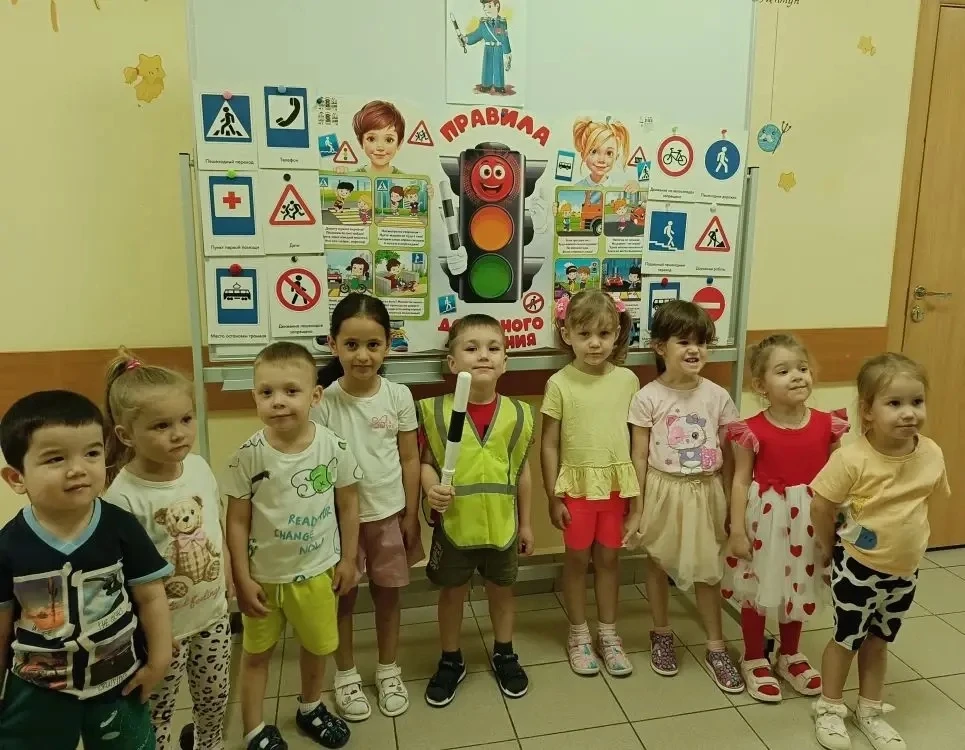 В дошкольном отделении «Умка» прошел увлекательный день под названием «Безопасная дорога»! Ребята уз