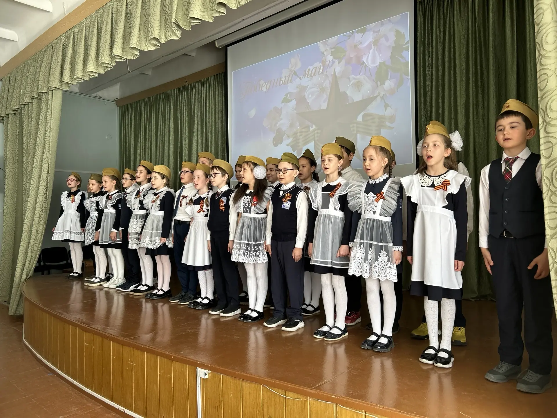 🎶 В лицее №68 прогремел «Победный май»!🌸  Вчера в стенах нашей школы было особенно тепло и торжестве