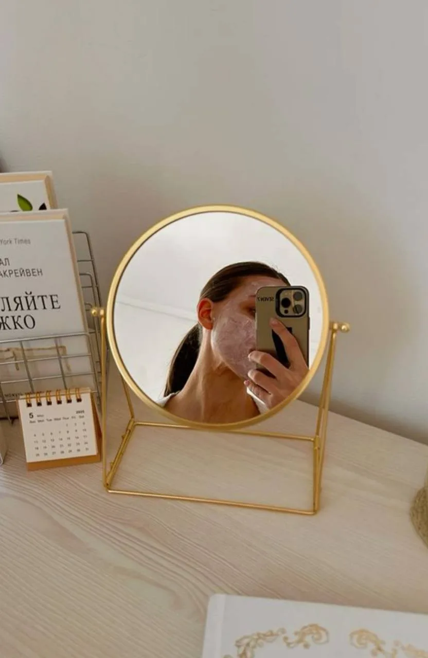Отличие BB, CC, DD и EE кремов 💄

BB-крем - улучшенная версия тонального средства. Им легко замаски