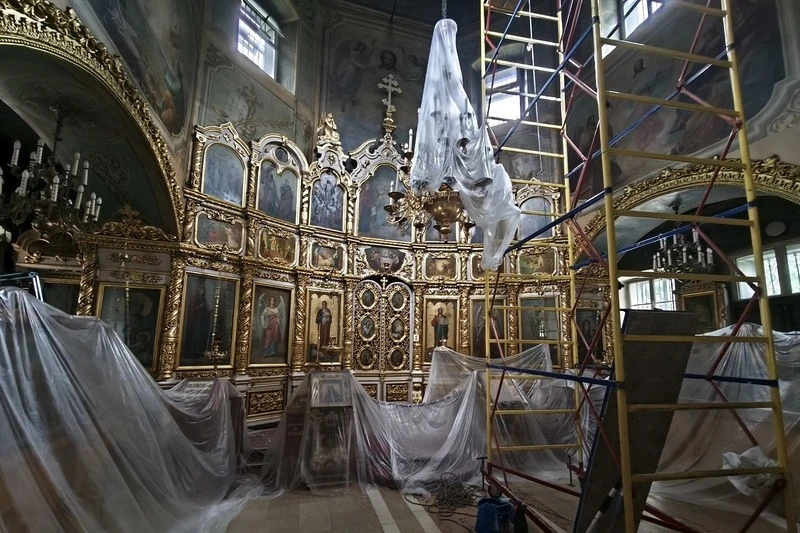 🎨 В храме Орла начали реставрировать настенные библейские росписи