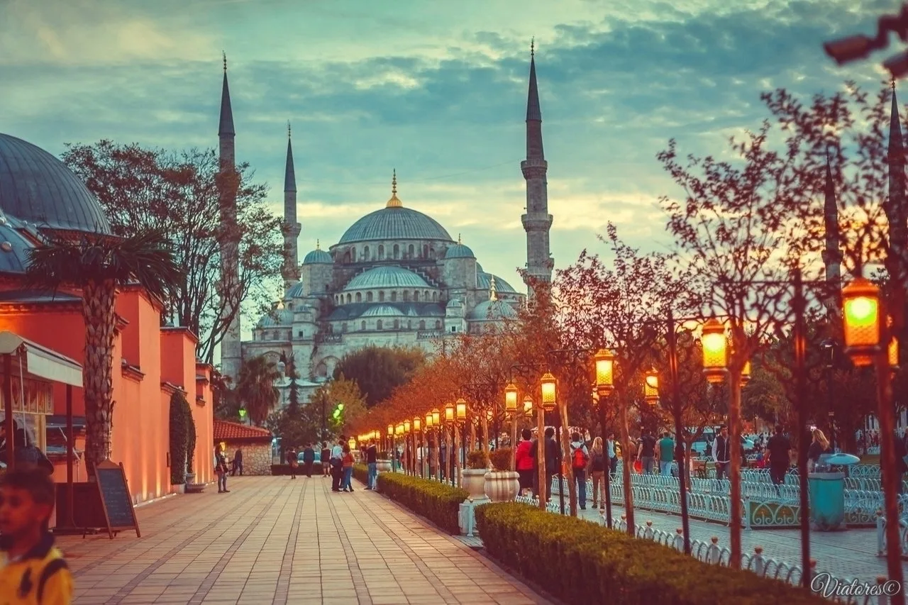 Стамбул🕌Лучшее время везде погулять и всё посмотреть