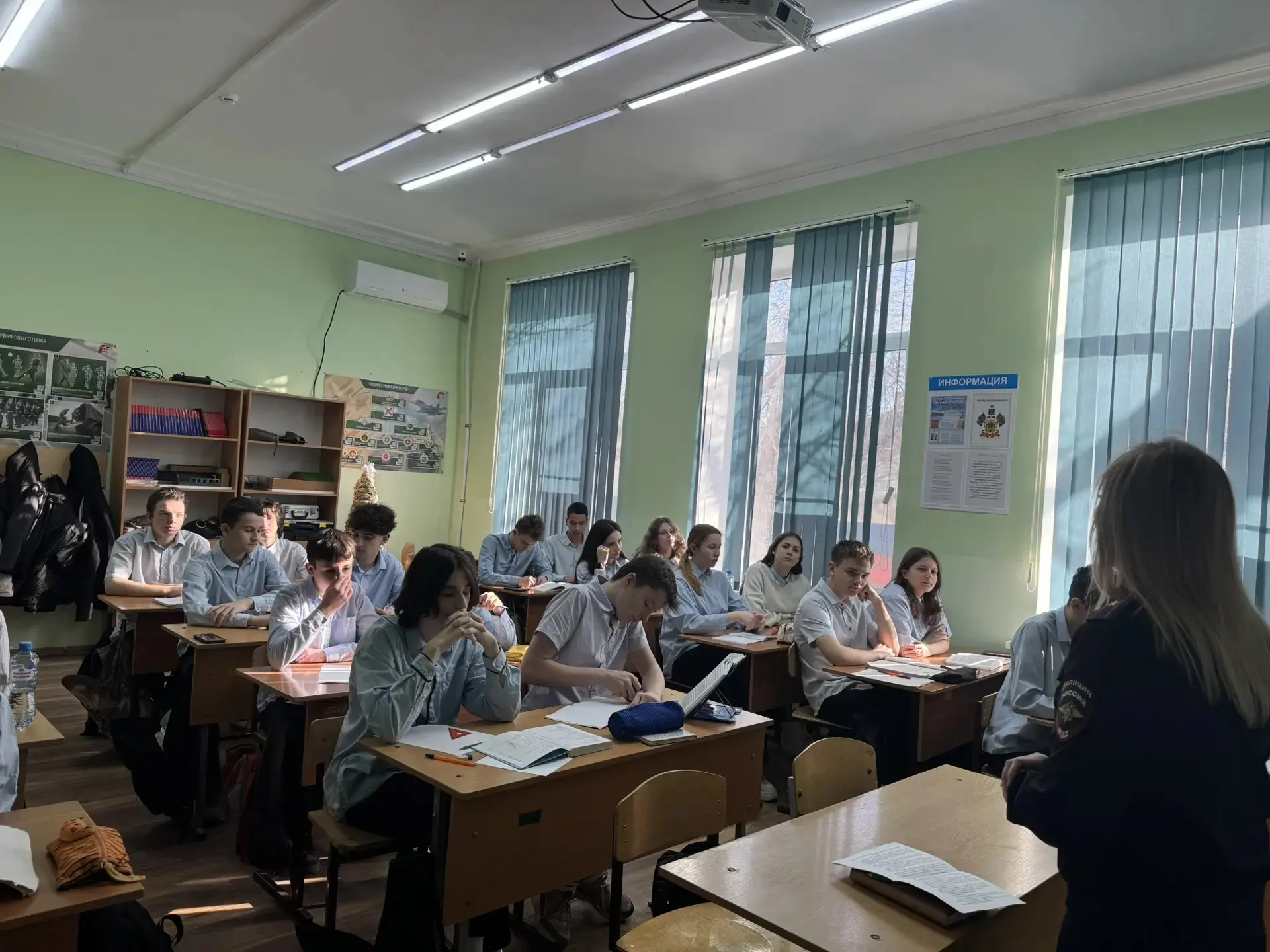 Профилактика правосознания:  в гостях у школы — стражи порядка.   В нашей школе на регулярной основе