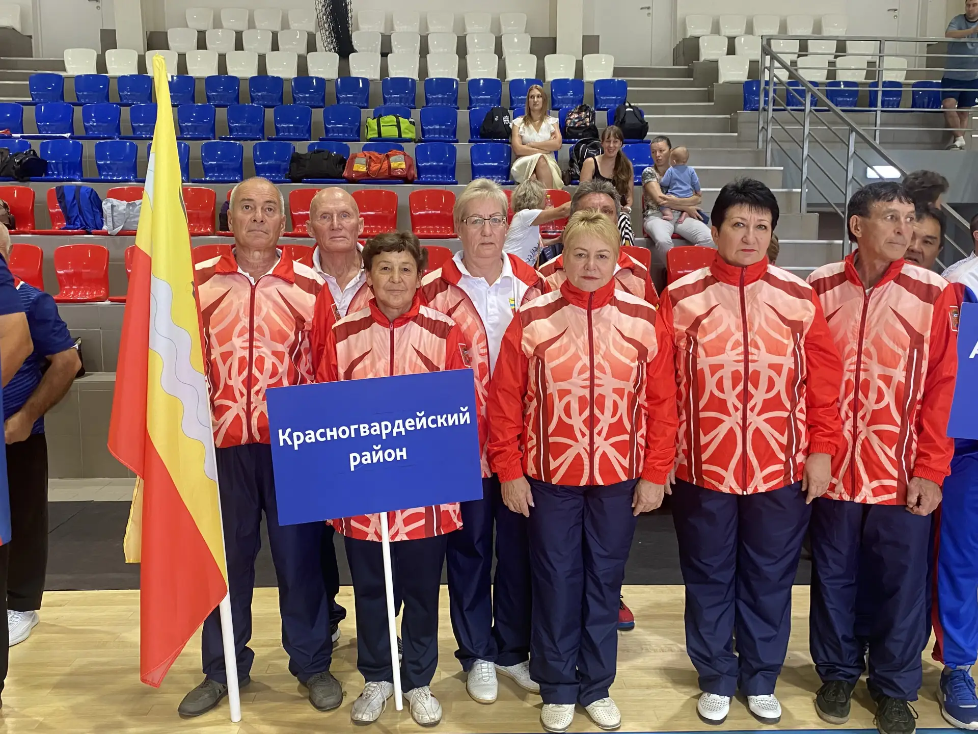 Построение, перед открытием « Спортивное долголетие 2026». Болеем за наших !
