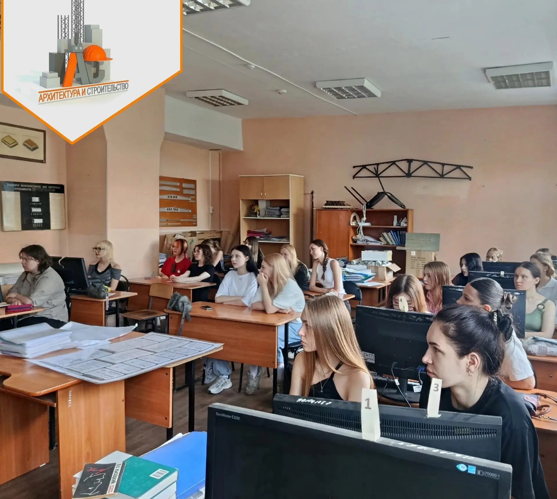📖📝 Квиз "День России"
  
  В Пензенском колледже архитектуры и строительства преподаватель истории
